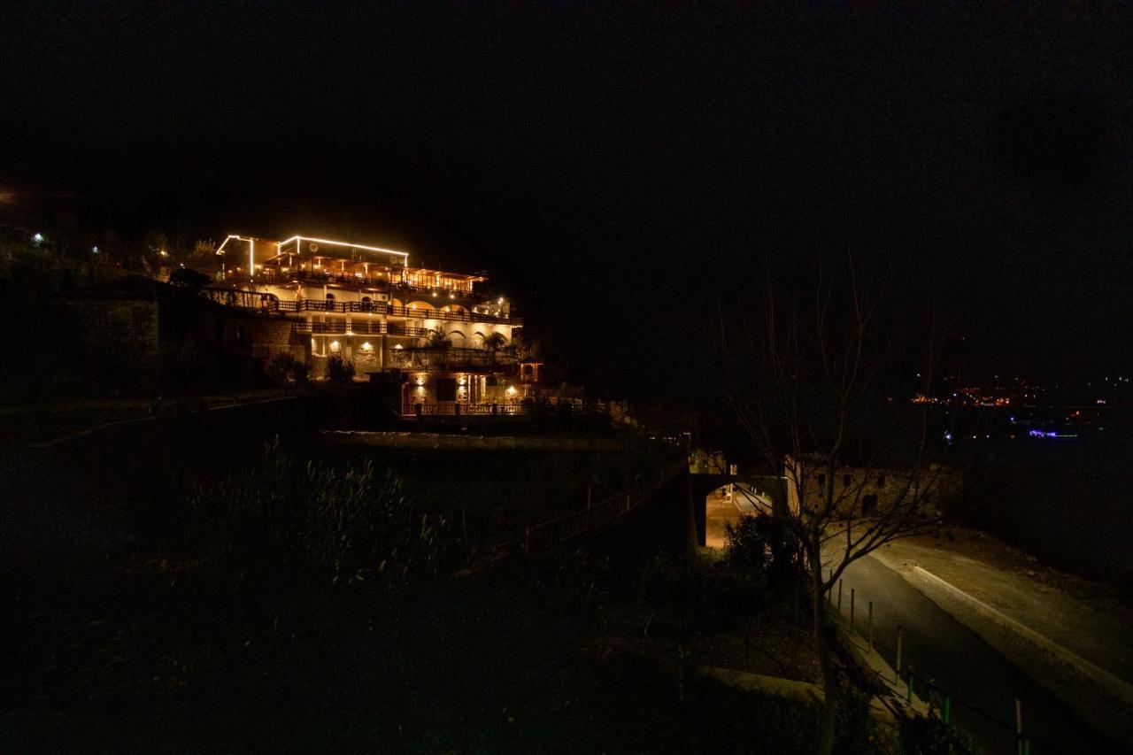 Old House Hotel Canaj Екстериор снимка